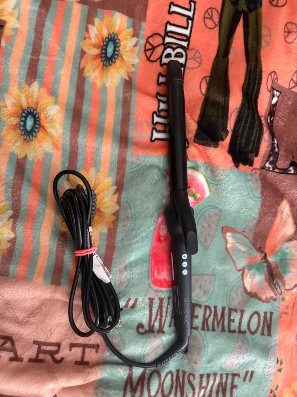 Bio lonic Black curling iron  1 inch long barrel.